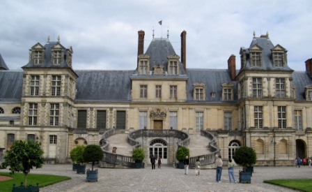 Fontainebleau , façade.