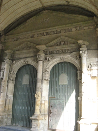 Bais,Porche des malades , XVIè