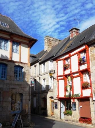 Moncontour, petite cité de caractère, pans de bois XVIIè