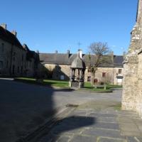 Champeaux , enclos de la collégiale