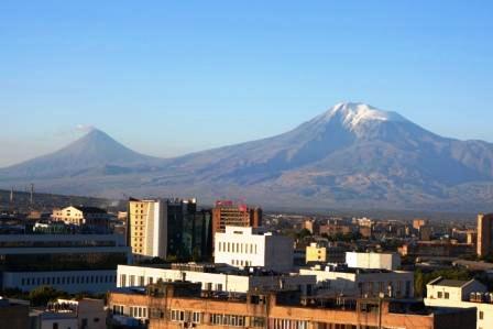 Erevan, le Montt Ararat en arrière-plan